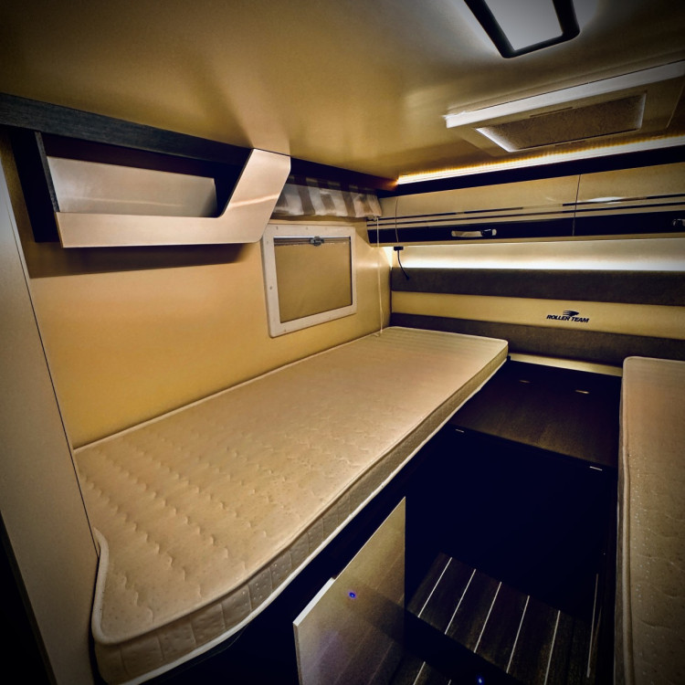 Imagine Autorulota de inchiriat FAMILY Ravicamper Roller Team Kronos 284 TL