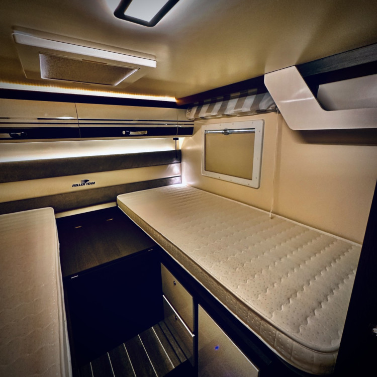 Imagine Autorulota de inchiriat FAMILY Ravicamper Roller Team Kronos 284 TL