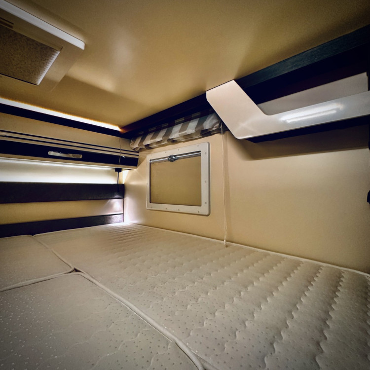 Imagine Autorulota de inchiriat FAMILY Ravicamper Roller Team Kronos 284 TL