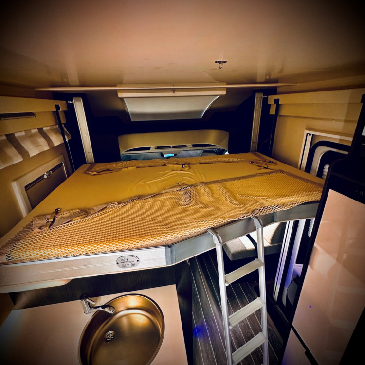 Imagine Autorulota de inchiriat FAMILY Ravicamper Roller Team Kronos 284 TL