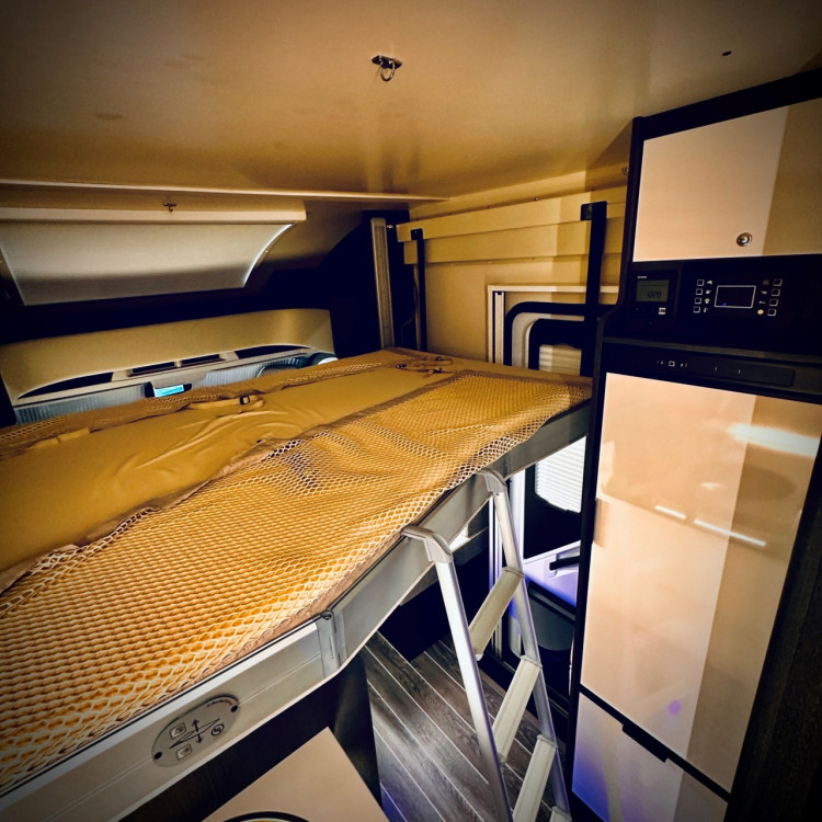 Imagine Autorulota de inchiriat FAMILY Ravicamper Roller Team Kronos 284 TL