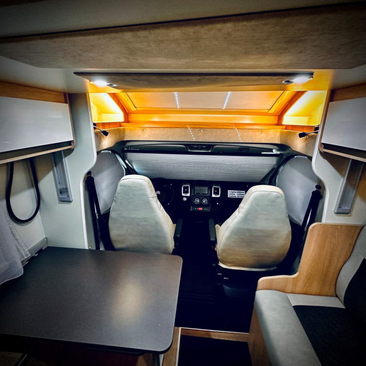 Imagine Autorulota de inchiriat FAMILY Plus Ravicamper Giottiline Siena 385