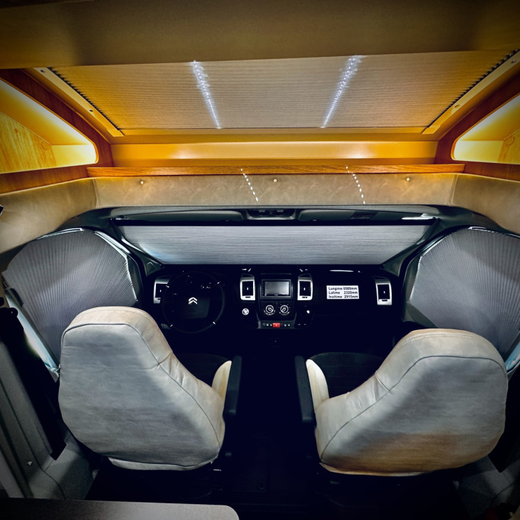 Imagine Autorulota de inchiriat FAMILY Plus Ravicamper Giottiline Siena 385