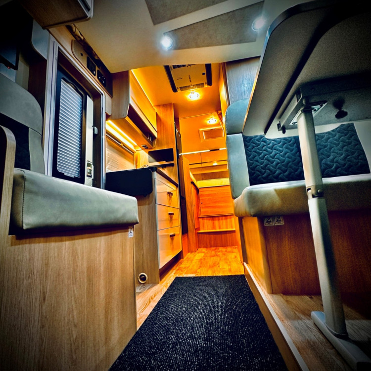 Imagine Autorulota de inchiriat FAMILY Plus Ravicamper Giottiline Siena 385