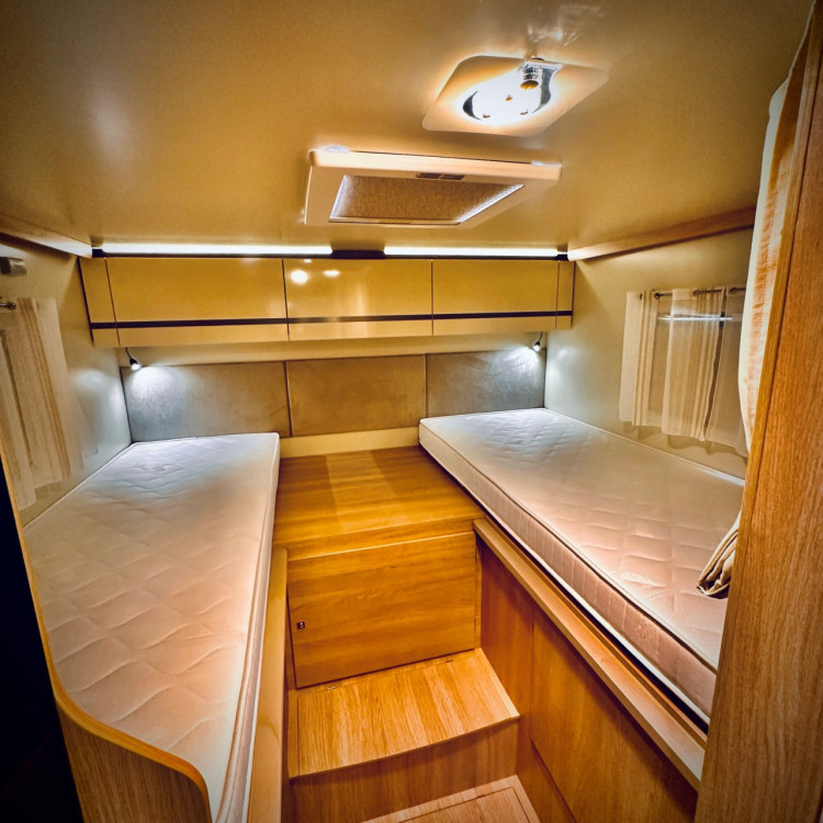 Imagine Autorulota de inchiriat FAMILY Plus Ravicamper Giottiline Siena 385