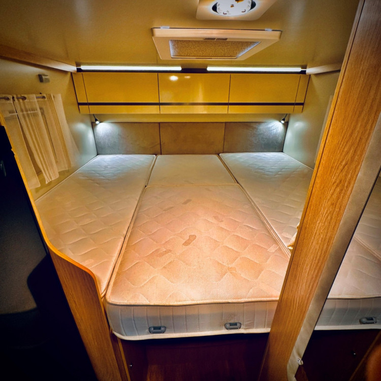 Imagine Autorulota de inchiriat FAMILY Plus Ravicamper Giottiline Siena 385