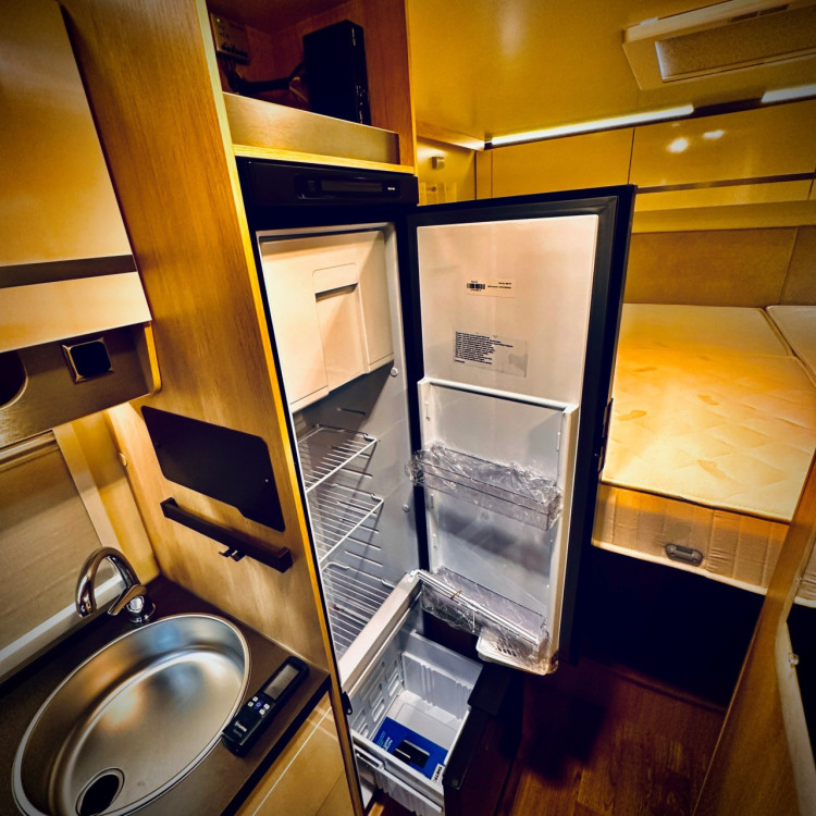 Imagine Autorulota de inchiriat FAMILY Plus Ravicamper Giottiline Siena 385