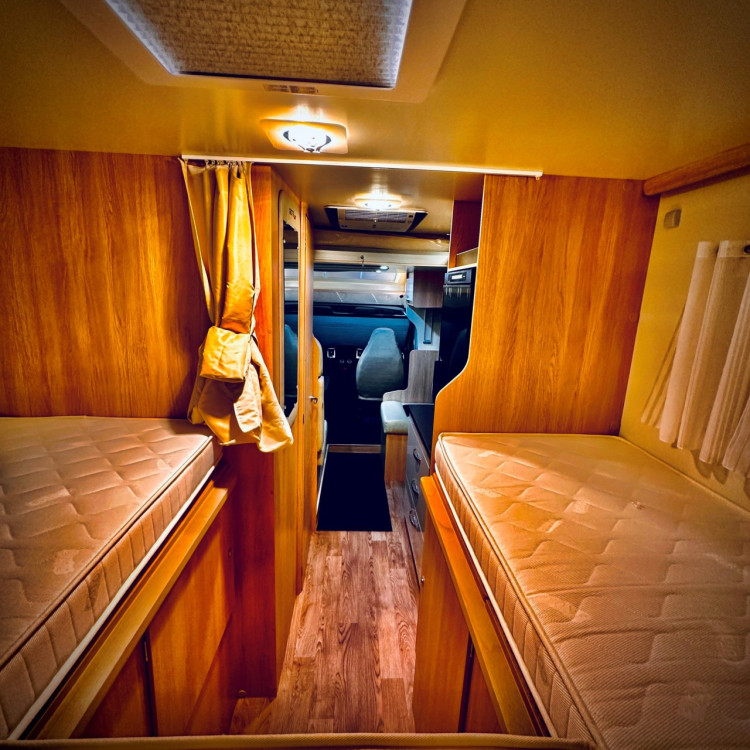 Imagine Autorulota de inchiriat FAMILY Plus Ravicamper Giottiline Siena 385