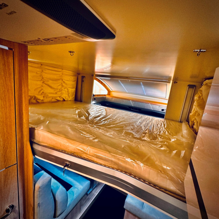 Imagine Autorulota de inchiriat FAMILY Plus Ravicamper Giottiline Siena 385