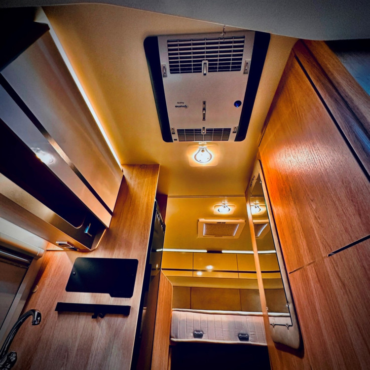 Imagine Autorulota de inchiriat FAMILY Plus Ravicamper Giottiline Siena 385