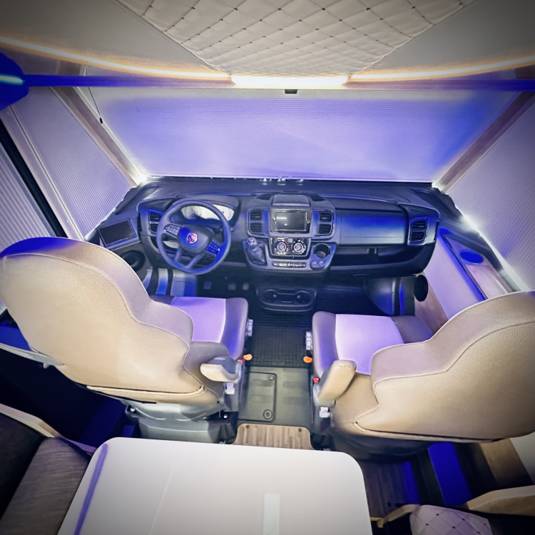 Imagine Autorulota de inchiriat LUXURY Ravicamper Mobilvetta KEA I71