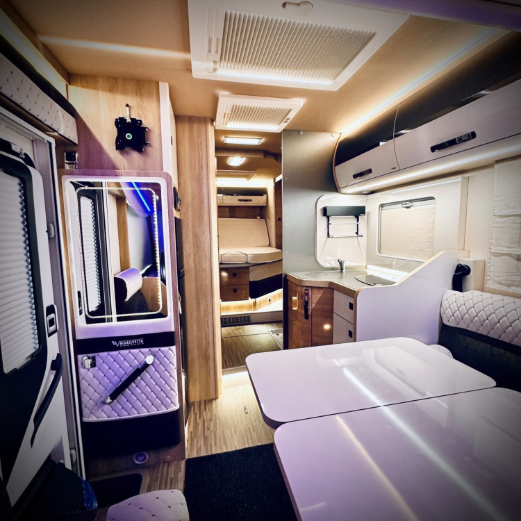 Imagine Autorulota de inchiriat LUXURY Ravicamper Mobilvetta KEA I71