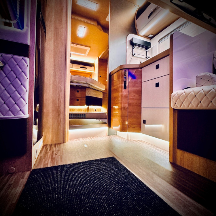 Imagine Autorulota de inchiriat LUXURY Ravicamper Mobilvetta KEA I71