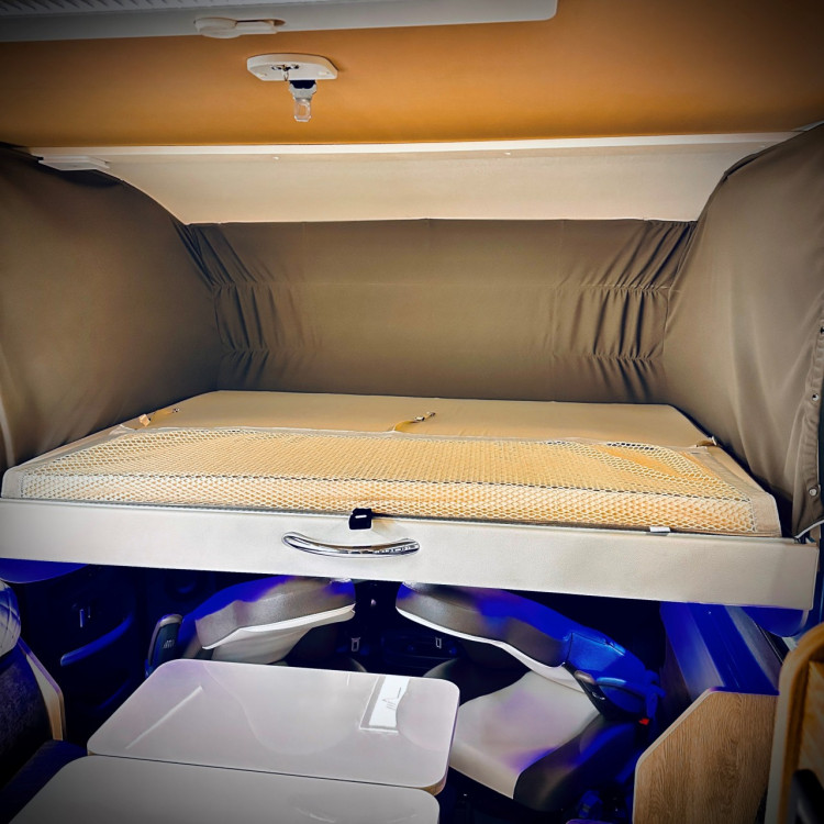 Imagine Autorulota de inchiriat LUXURY Ravicamper Mobilvetta KEA I71